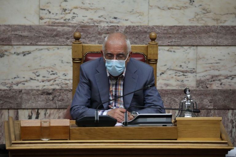 Κακλαμάνης: Επιστρέφει άμεσα στα καθήκοντα του ο αντιπρόεδρος της Βουλής