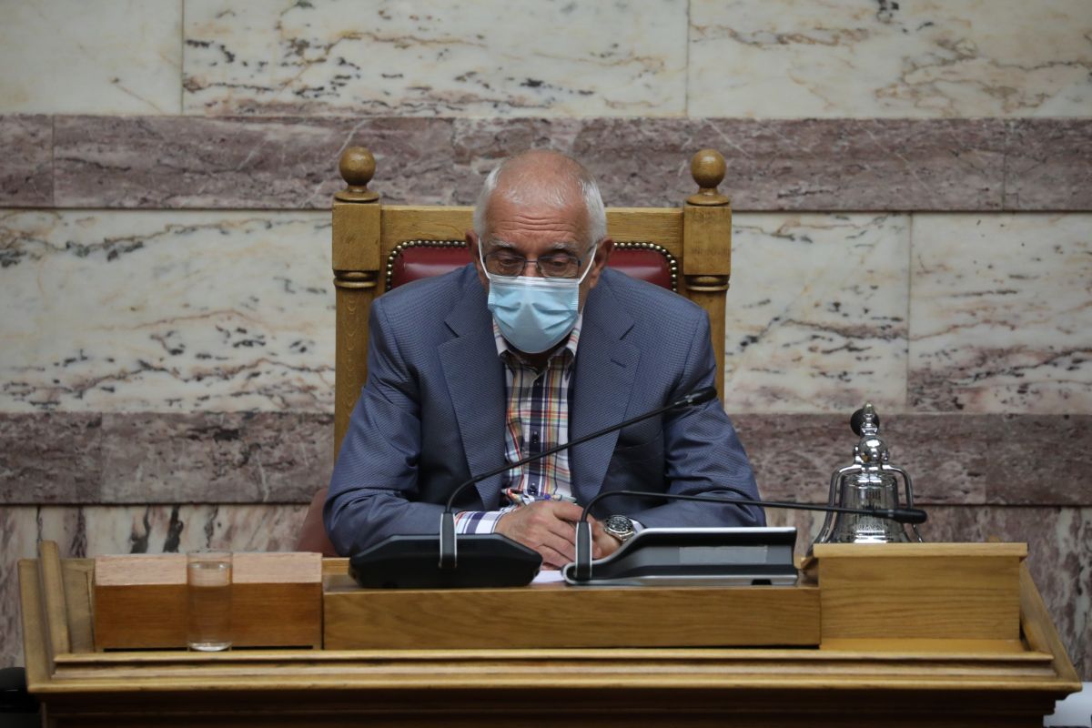 Κακλαμάνης: Επιστρέφει άμεσα στα καθήκοντα του ο αντιπρόεδρος της Βουλής