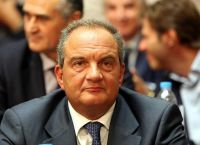 Συνεργάτες Καραμανλή: «Δεν αφήνει αιχμές κατά της κυβέρνησης»