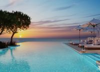 Financial Times: “Greece is the word for summer holidays”