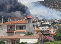 Φωτιά τώρα: Μεγάλη πυρκαγιά στη Λούτσα