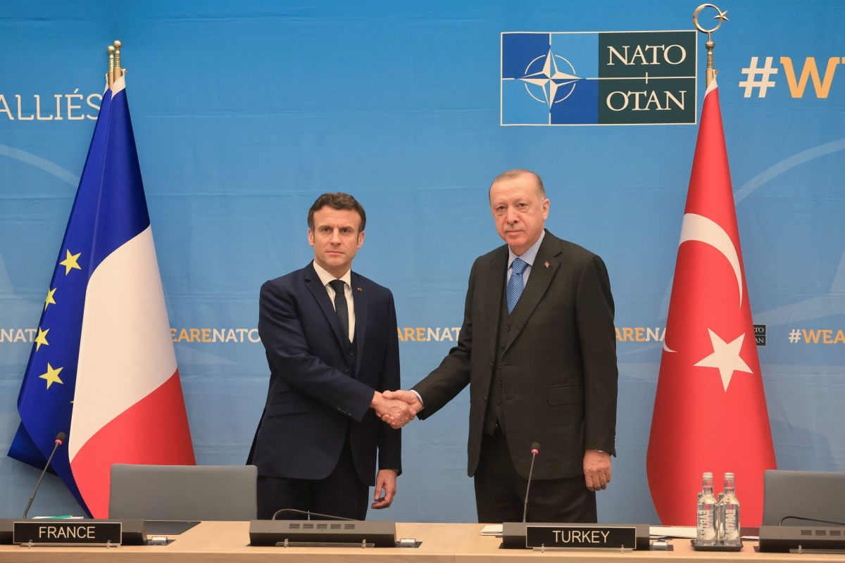 ΝΑΤΟ: Τα λέει με Μακρόν ο Ερντογάν