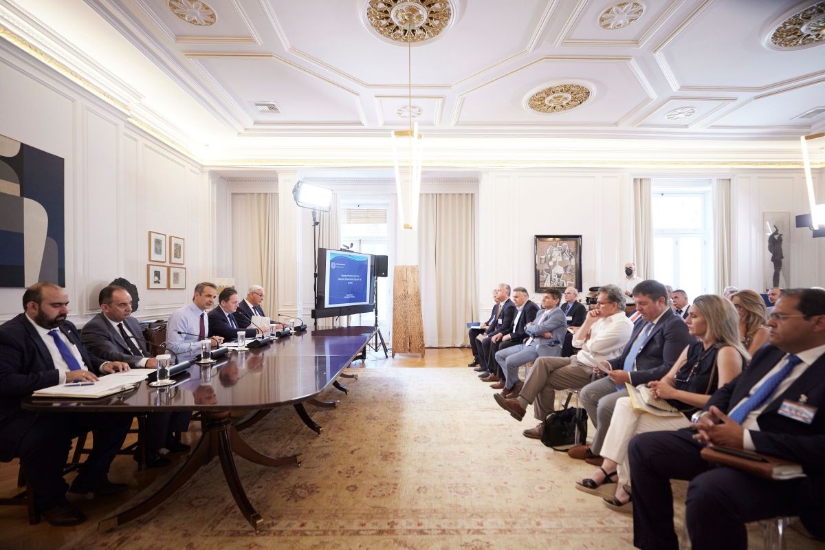 Συνάντηση Μητσοτάκη με Δημάρχους μικρών νησιών: Σχεδόν 500 εκατ. ευρώ επιχορηγήσεις σε 42 μικρά νησιά