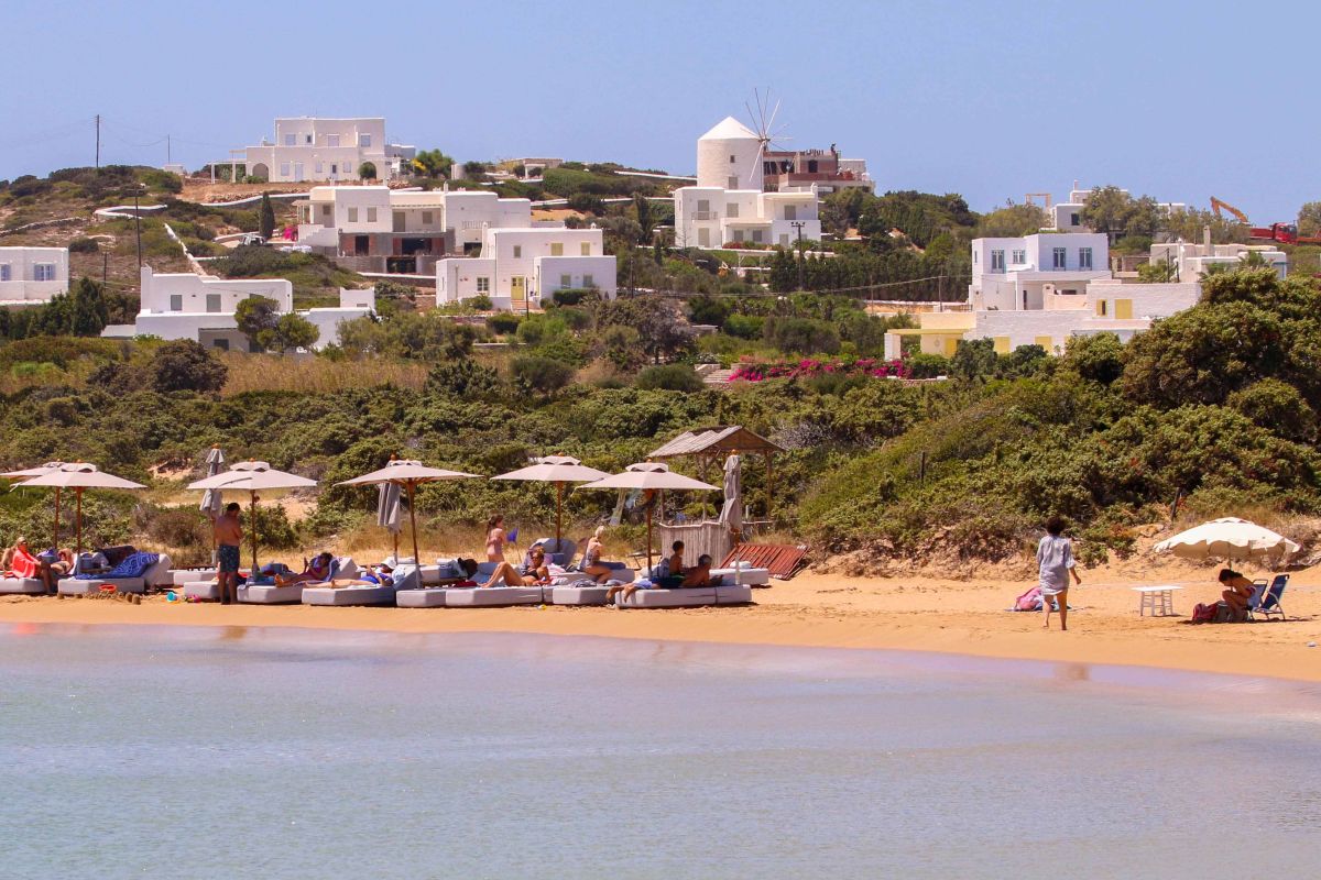 Τουρισμός: Πρωτιά για την Πάρο στις αφίξεις τουριστών