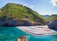 Προσπάθειες για την προσέλκυση τουριστών στην Εύβοια με στόχο να καλυφθούν οι πληγές που άφησαν οι πυρκαγιές