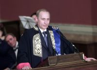 ΕΚΠΑ: Αφαίρεση του τίτλου του επίτιμου διδάκτορα στον Πούτιν
