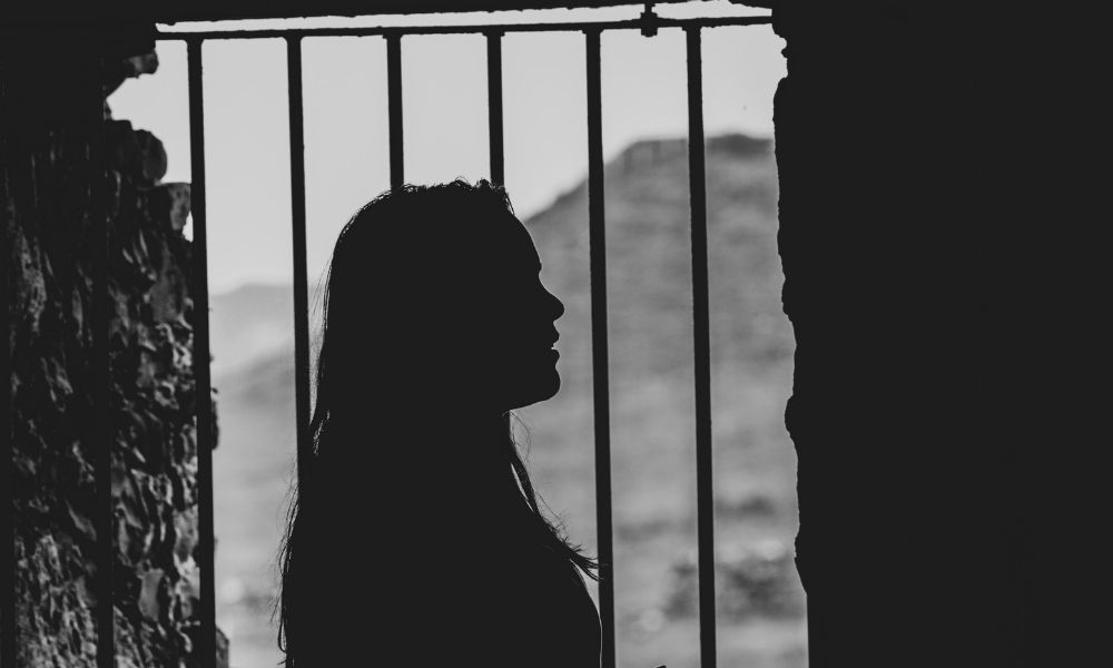 Σύγχρονο «Κωσταλέξι» στη Λάρισα: Κρατούσε την κόρη της στο σπίτι επί 42 χρόνια