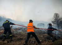 Σάμος: Δίνεται μάχη με τις αναζωπυρώσεις από τις πυροσβεστικές δυνάμεις