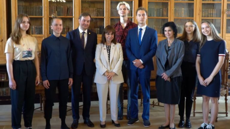 Σακελλαροπούλου: Η συγκίνηση της από την απαγγελία των Λιθουανών φοιτητών σε ποιήματα του Καβάφη