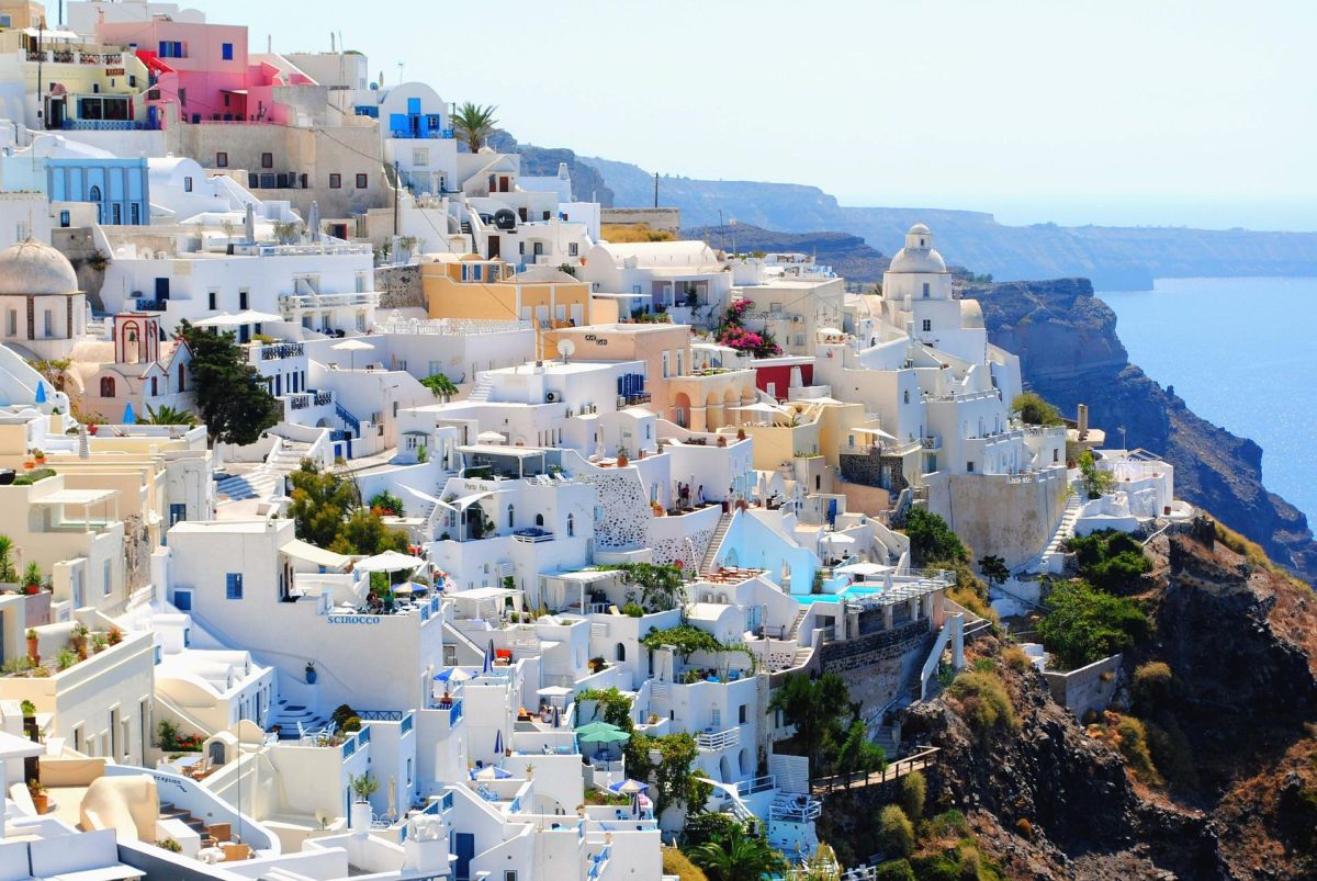 Ferries to Santorini up to 90% full in July