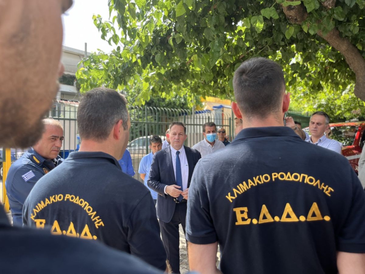 Πέτσας: «Νέα έκτακτη ενίσχυση €5,6 εκατ. για την πυροπροστασία»