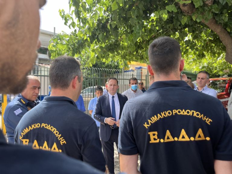 Πέτσας: «Νέα έκτακτη ενίσχυση €5,6 εκατ. για την πυροπροστασία»