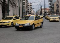 Καύσιμα: Η άνοδος των τιμών φέρνει αύξηση στα κόμιστρα των ταξί