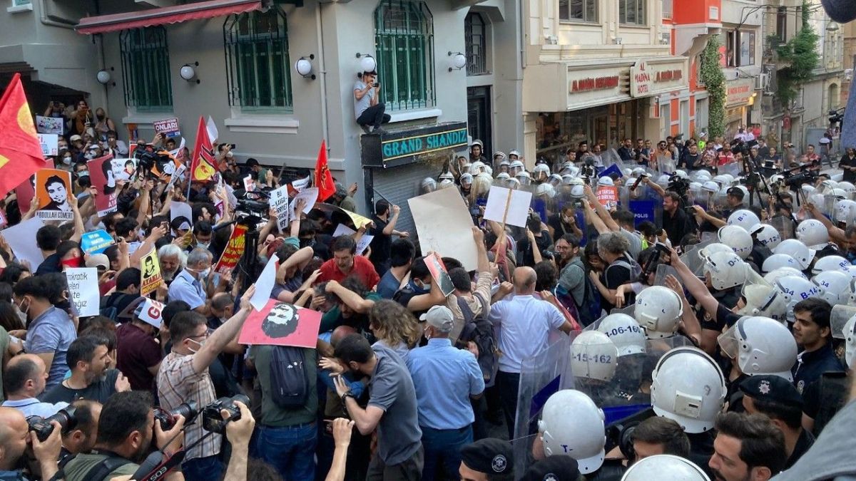 Κωνσταντινούπολη: 200 συλλήψεις στα επεισόδια στην πλατεία Ταξίμ