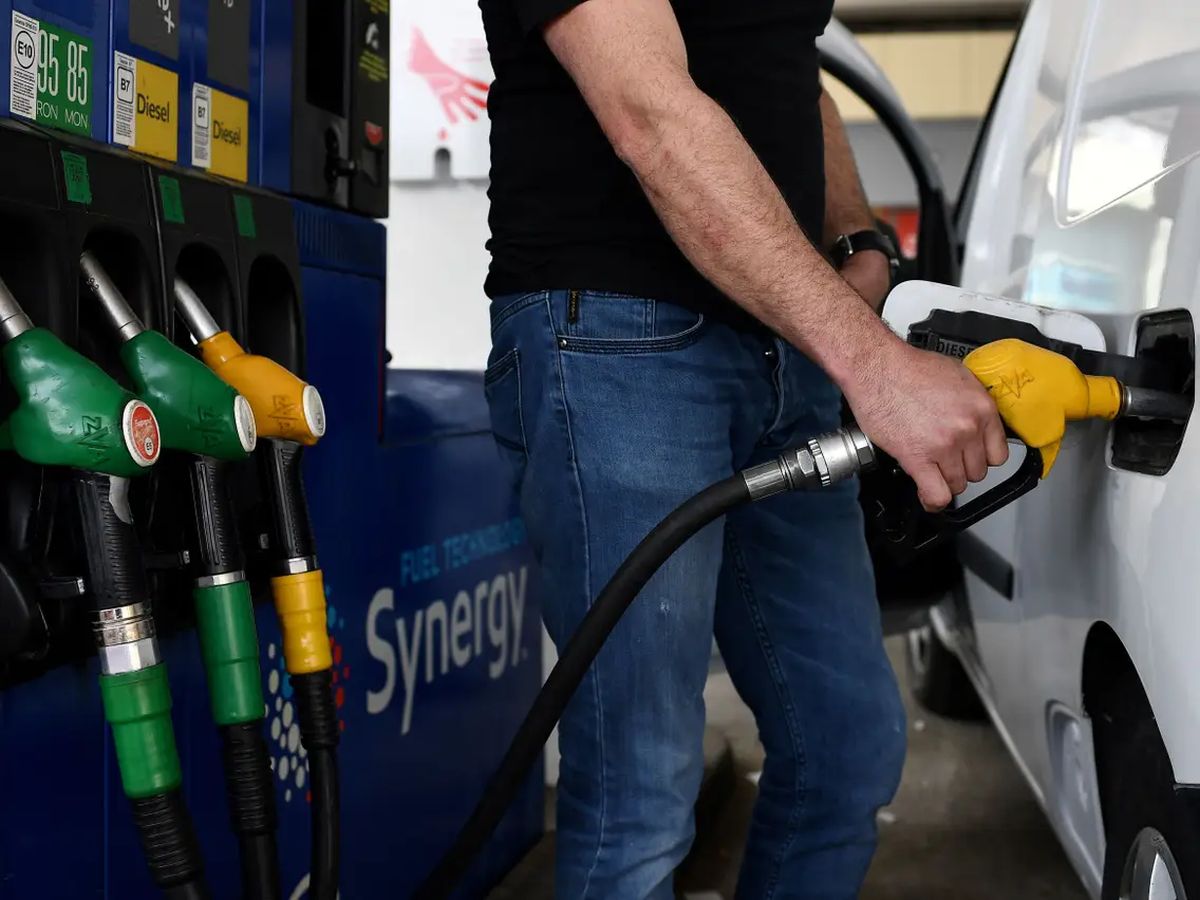 ΗΠΑ: Η μέση τιμή της βενζίνης ξεπέρασε για πρώτη φορά τα 5 δολάρια το γαλόνι