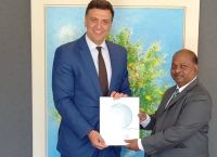 Greek-Indian military ties boosted with visit to Crete, Indian Ambassador discusses direct flight route