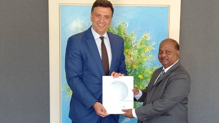 Greek-Indian military ties boosted with visit to Crete, Indian Ambassador discusses direct flight route