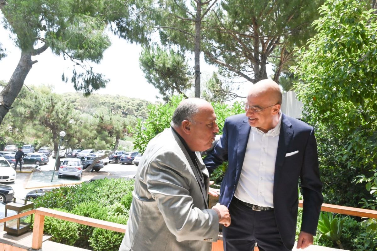 Δένδια από Λουξεμβούργο: Η Αίγυπτος είναι κεφαλαιώδους σημασίας για την Ευρώπη