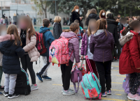 Δημογραφικό – ΙΟΒΕ: Η Ελλάδα “γερνάει” – Μειώνεται ο πληθυσμός της