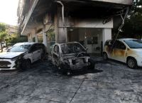 Παλαιό Φάληρο: Εμπρηστική επίθεση σε έκθεση αυτοκινήτων