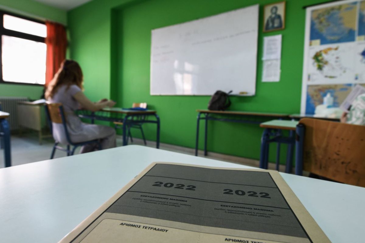 Πανελλήνιες 2022: Από σήμερα οι αιτήσεις για βαθμούς με sms