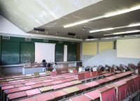 Το δημόσιο Πανεπιστήμιο παραμένει ιδιωτικό Το δημόσιο Πανεπιστήμιο παραμένει ιδιωτικό