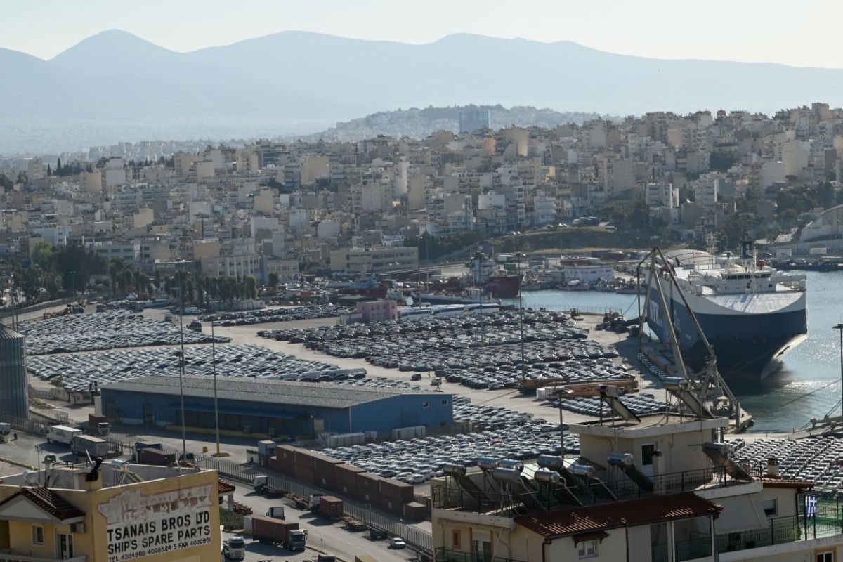 Φωτιά σε πλοίο στο Πέραμα