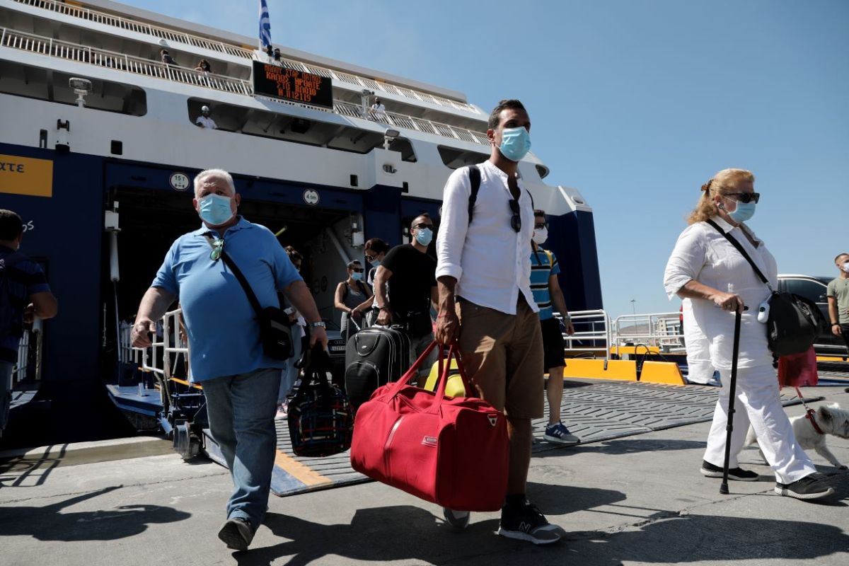 Επιτροπή εμπειρογνωμόνων: Με μάσκες σε πλοία και ταξί