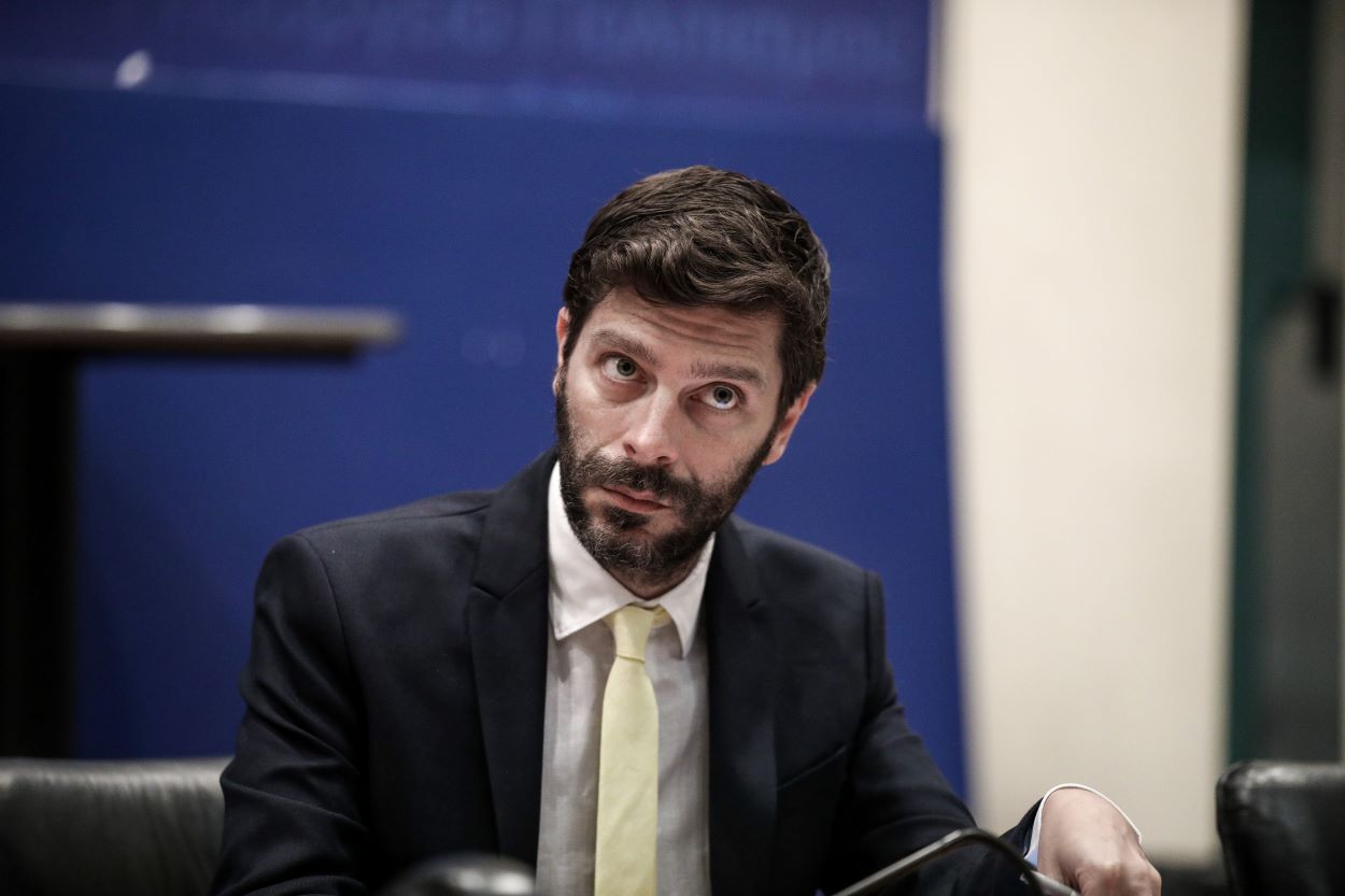 Γιατρομανωλάκης: Μήνυση στο “Μακελειό” για ακραίο και υβριστικό πρωτοσέλιδο