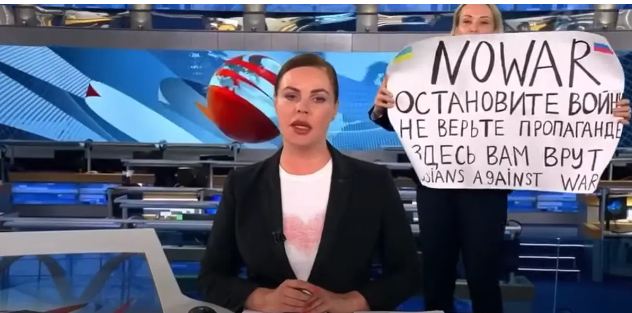 Ρωσία: Συνελήφθη ξανά η Ρωσίδα δημοσιογράφος Μαρίνα Οβσιανίκοβα