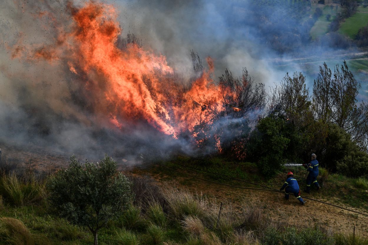 Χάρτης πρόβλεψης κινδύνου πυρκαγιών: Πολύ υψηλός και αύριο Τετάρτη – Δείτε πού