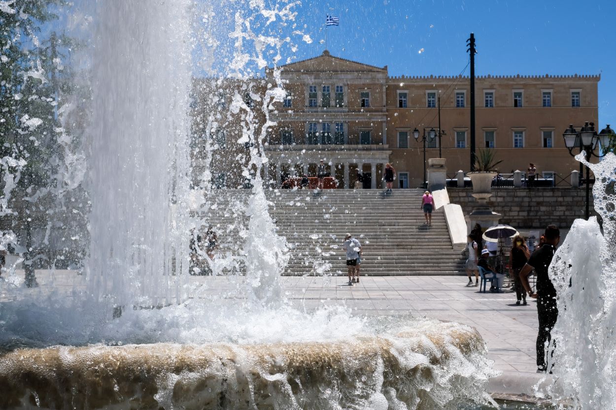 Καιρός σήμερα Δευτέρα: Γενικά αίθριος, με λίγες πρόσκαιρες νεφώσεις τις μεσημβρινές ώρες