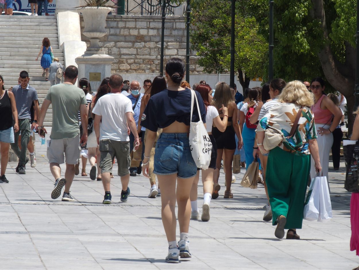Κρούσματα [10/07]: 7.141στην Αττική και 1.265 σε Θεσσαλονίκη – Ο χάρτης της διασποράς