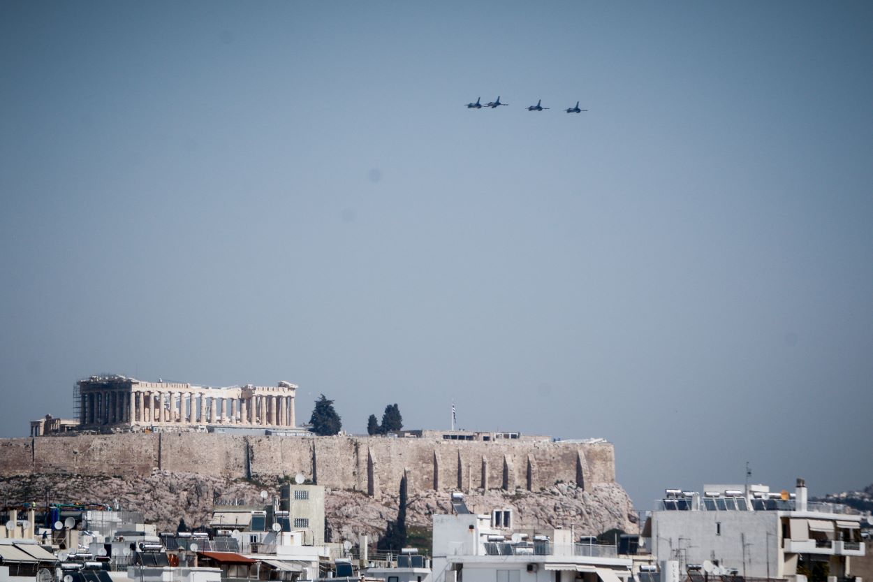 Forbes: Αεροπορική υπεροχή της Ελλάδας ακόμα κι αν η Τουρκία πάρει F-16