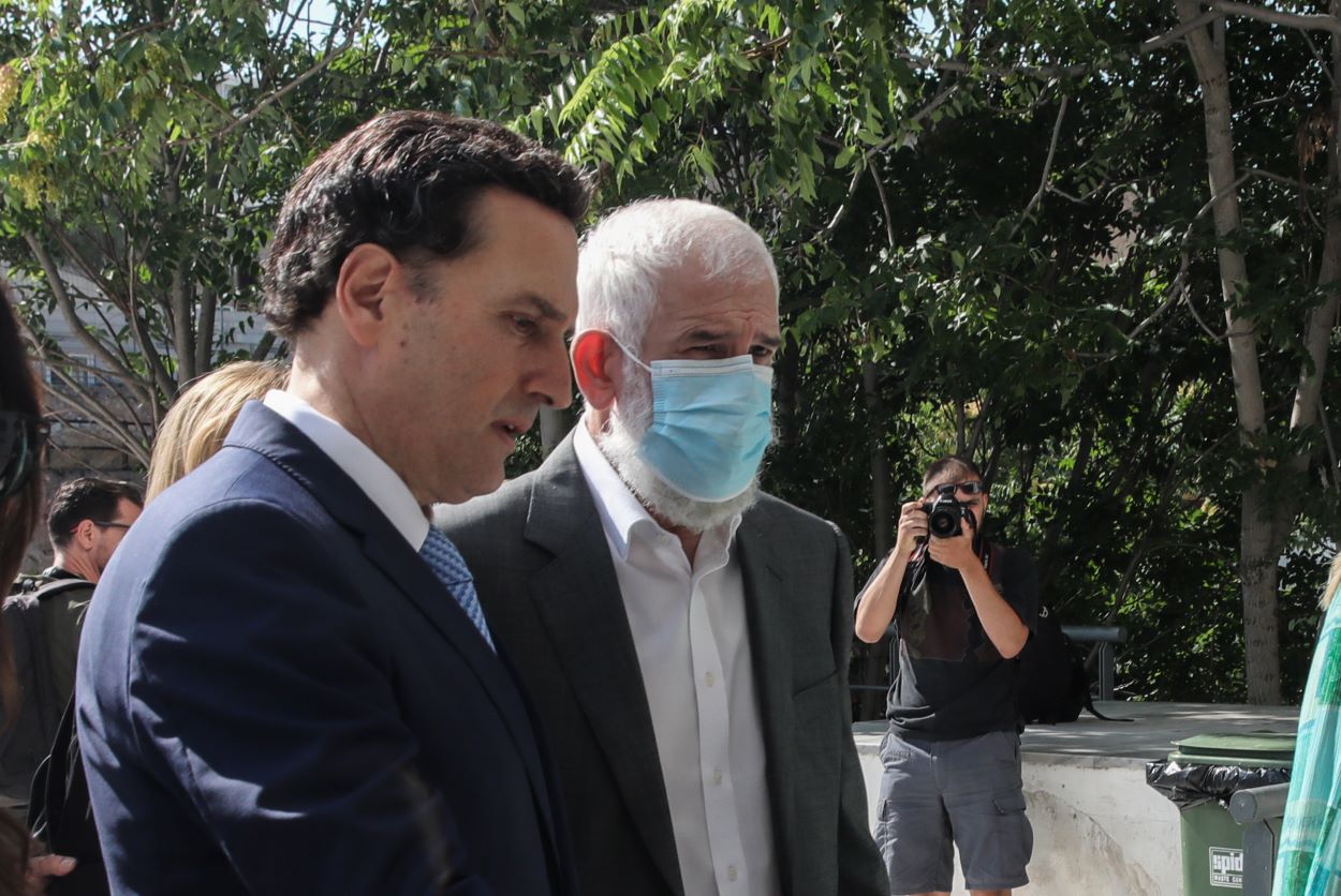 Δίκη Φιλιππίδη: Φραστική επίθεση στον ηθοποιό έξω από τα δικαστήρια