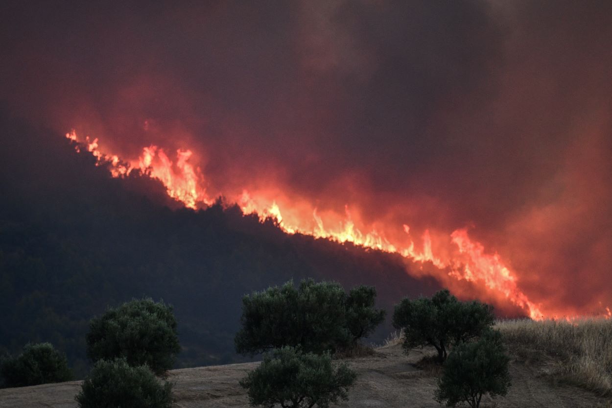 Χάρτης Πρόβλεψης Κινδύνου Πυρκαγιάς [26/7]: Σε ποιες περιοχές είναι πολύ υψηλός ο κίνδυνος την Τρίτη