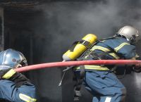Πανικός στα Πατήσια: Ισχυρή έκρηξη σε ρολόγια της ΔΕΗ σε πολυκατοικία [vid]