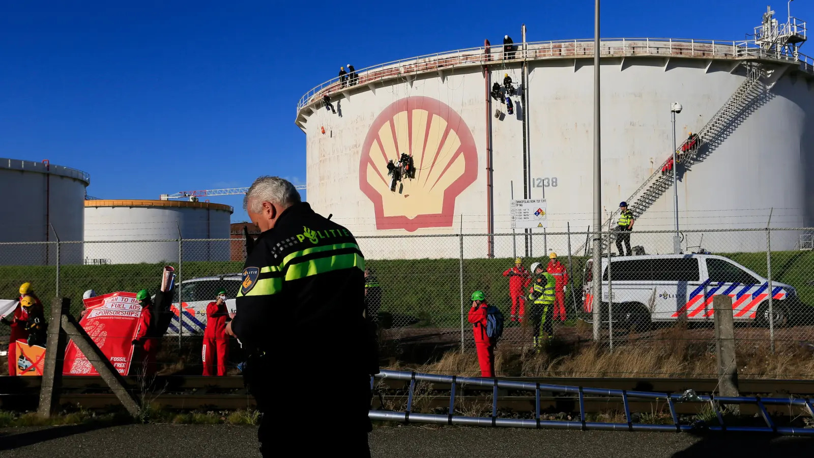 Πετρέλαιο: H τοπική Shell JV πηγαίνει υπό τον έλεγχο της Μόσχας