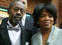 Oprah Winfrey: Έχασε τον πατέρα της από καρκίνο