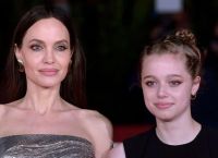 Angelina Jolie: Μαζί με την κόρη της σε συναυλία του Maneskin