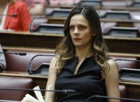 Αχτσιόγλου: Η χώρα δεν είναι οι πολιτικές Μητσοτάκη