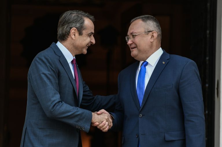 Συνάντηση Μητσοτάκη με τον πρωθυπουργό της Ρουμανίας: Εξαιρετικές οι διμερείς μας σχέσεις