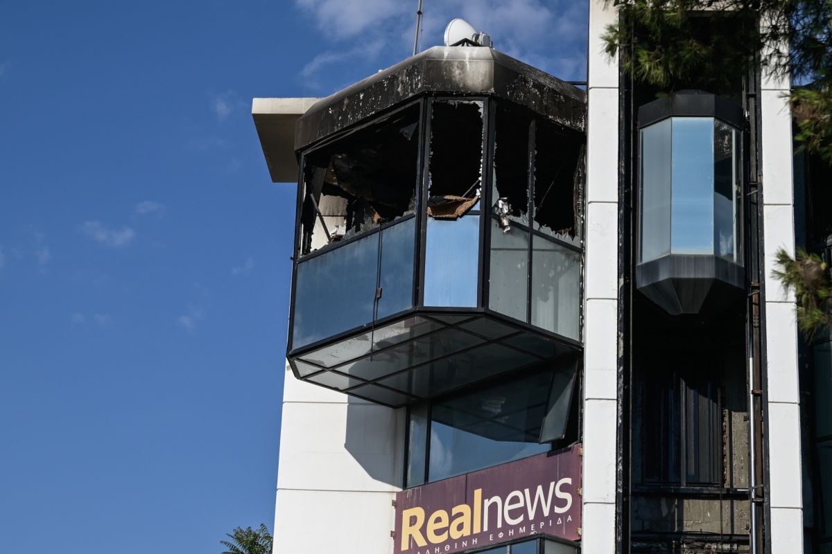 Real FM: Οι ανακοινώσεις των κομμάτων για την εμπρηστική επίθεση