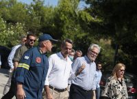 Κυριάκος Μητσοτάκης στην Πεντέλη: «Είμαστε ευγνώμονες» στους πυροσβέστες