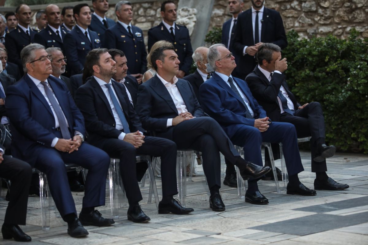 Η δεξίωση για την 48η επέτειο αποκατάστασης της Δημοκρατίας – Τα πηγαδάκια και οι καλεσμένοι