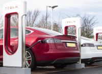 Tesla: Σταθμός φόρτισης ηλεκτρικών αυτοκινήτων στη Βούλα