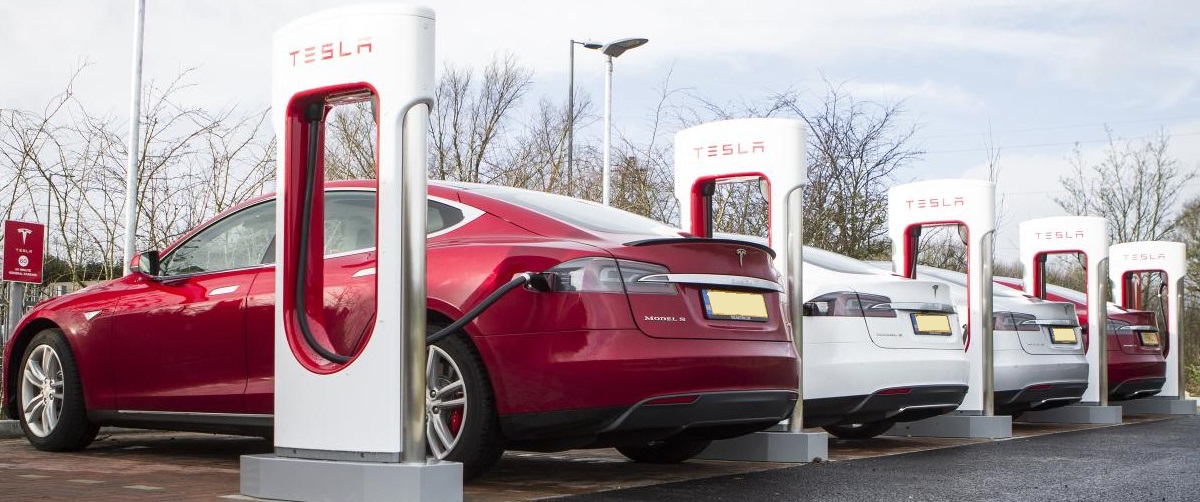 Tesla: Σταθμός φόρτισης ηλεκτρικών αυτοκινήτων στη Βούλα