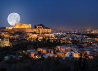 Acropolis Museum serenades August full moon with concert