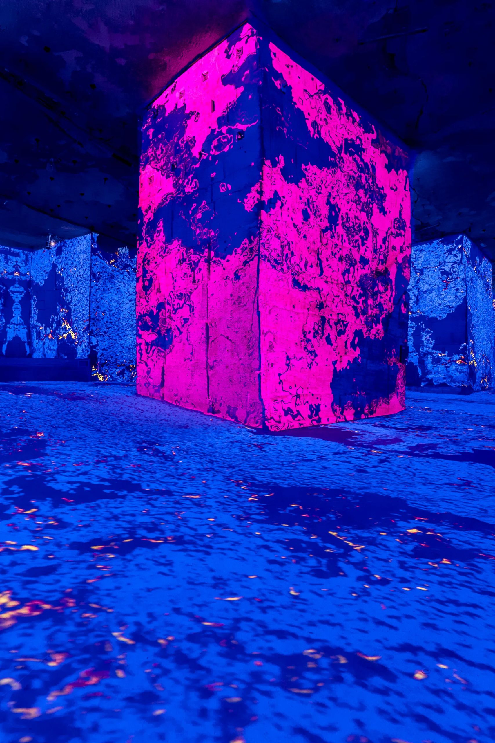Μια καθηλωτική έκθεση ωδή στον Yves Klein εφευρέτη του μπλε χρώματος