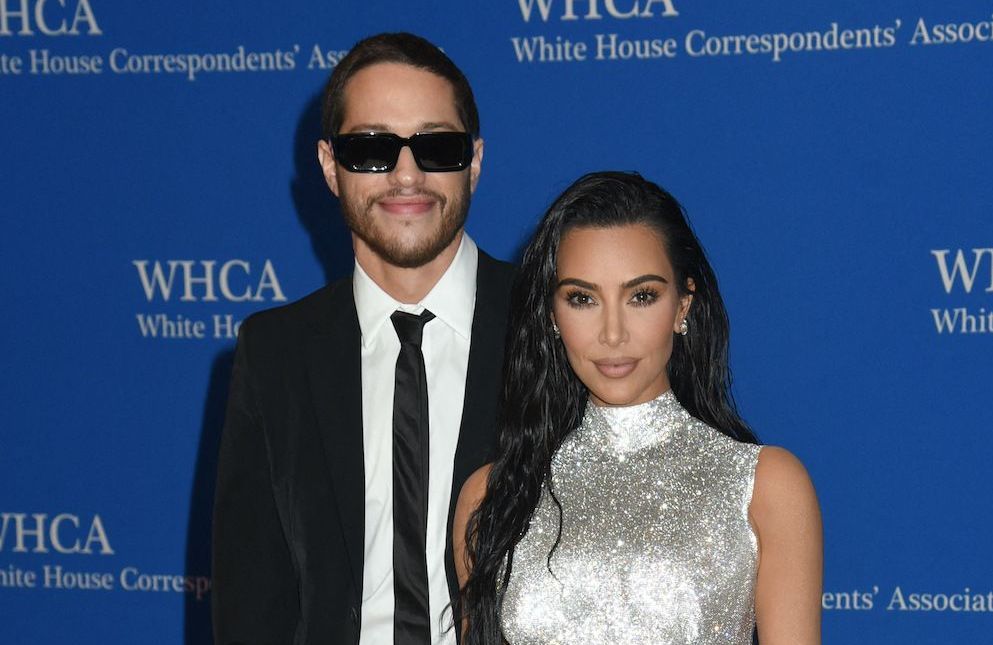 Η Kim Kardashian ζητά από τον Pete Davidson να κάνει μπάνιο μαζί της